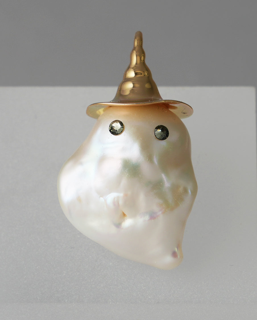 Larica-Baroque Pearl Pendant Top-Hat Ghost