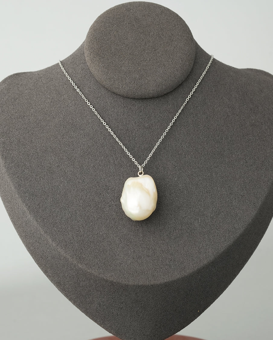 Larica-Baroque Pearl Necklace