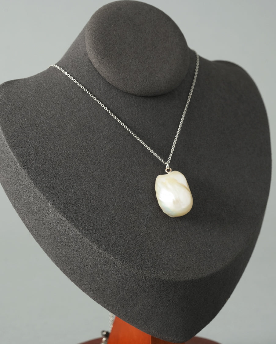 Larica-Baroque Pearl Necklace